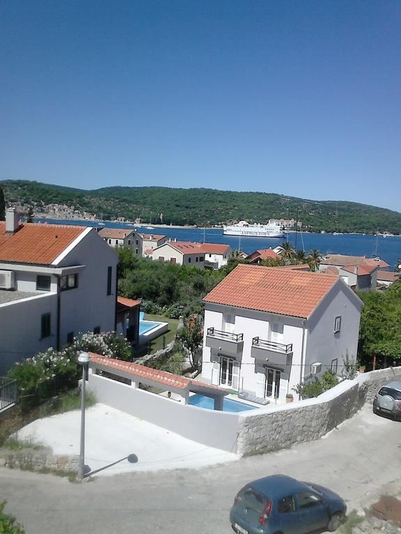Apartments Bilic Vis Buitenkant foto