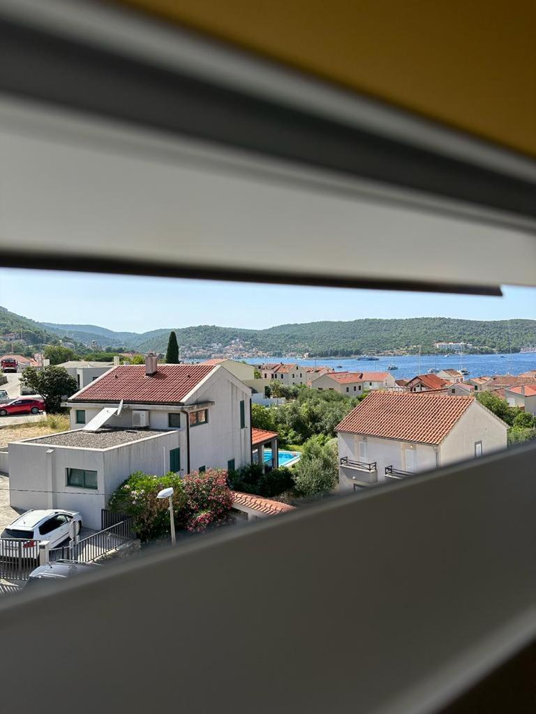 Apartments Bilic Vis Buitenkant foto
